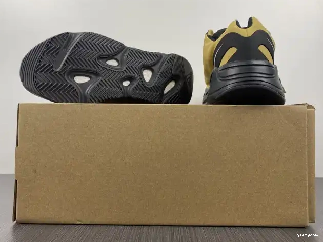 Flux' MNVN Boost GZ0717 Yeezy 'Honey 700 0610